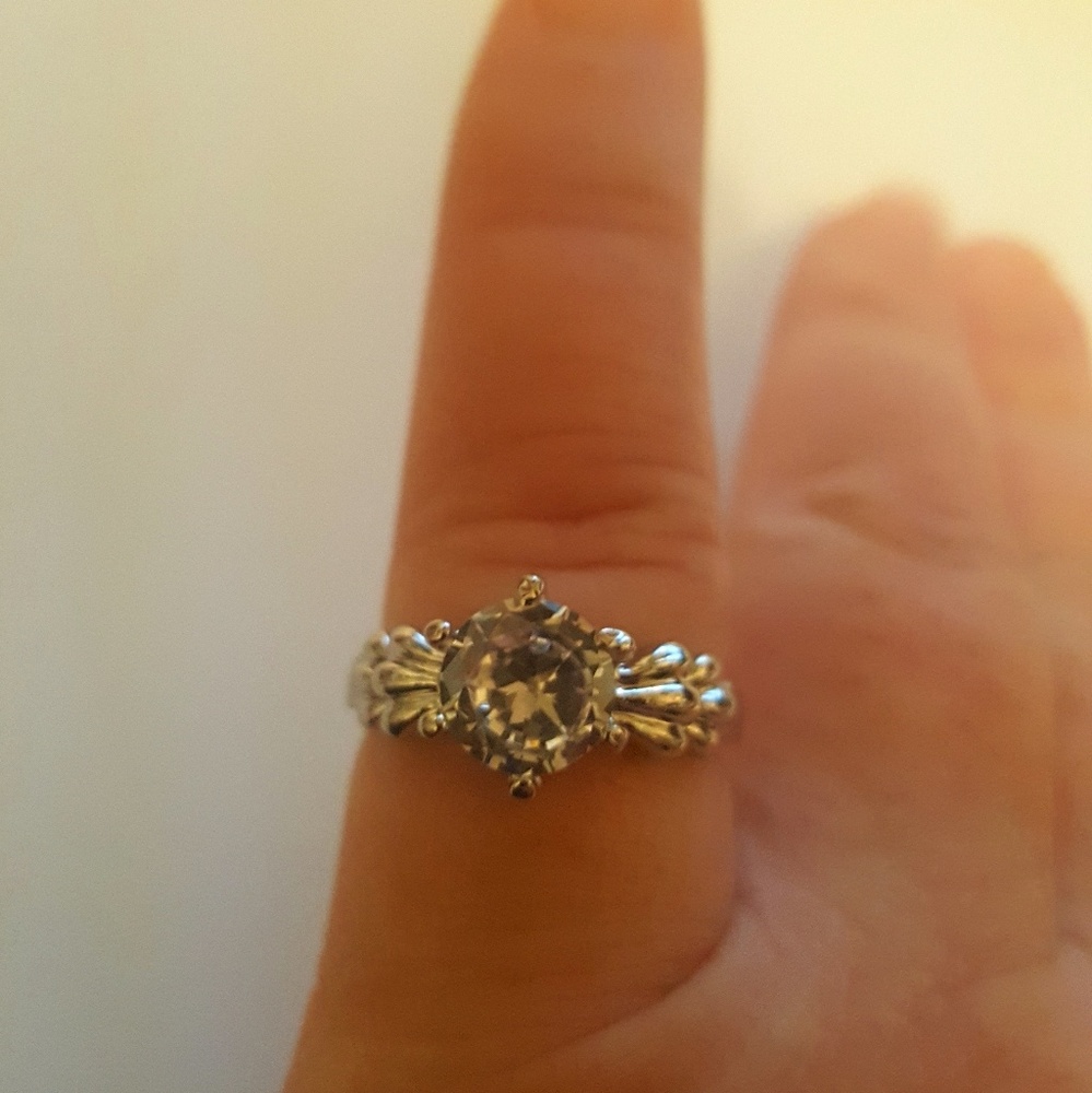 Silver Round Solitaire Promise Ring 7.5 - Picture 7 of 8